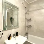 Blue Jay's Nest — Ac & Stylish Terrace Appartement *