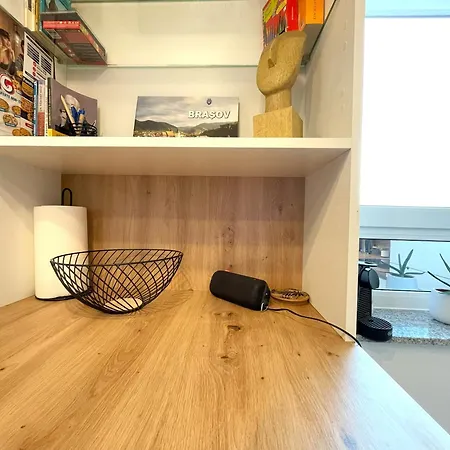 Blue Jay's Nest — Ac & Stylish Terrace Lägenhet Braşov