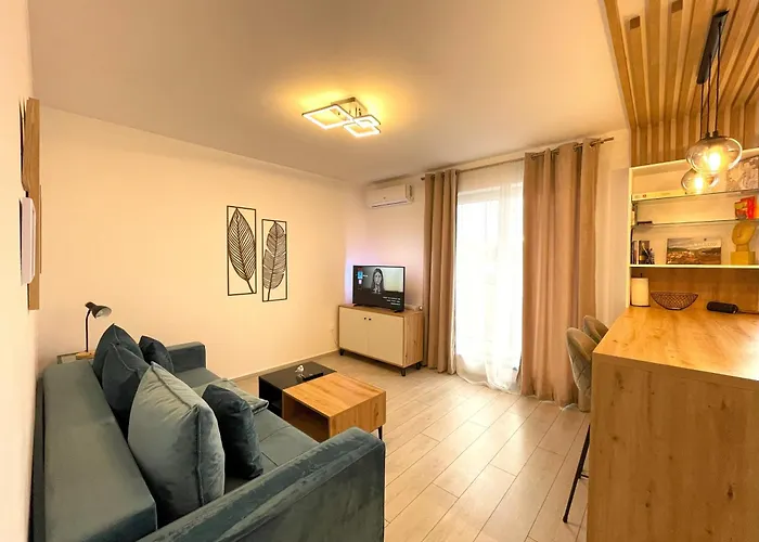 Blue Jay's Nest — Ac & Stylish Terrace * 布拉索夫